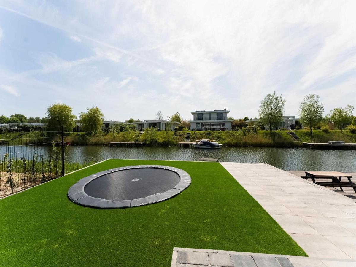 Swanky Villa In Zeewolde With Garden Ngoại thất bức ảnh