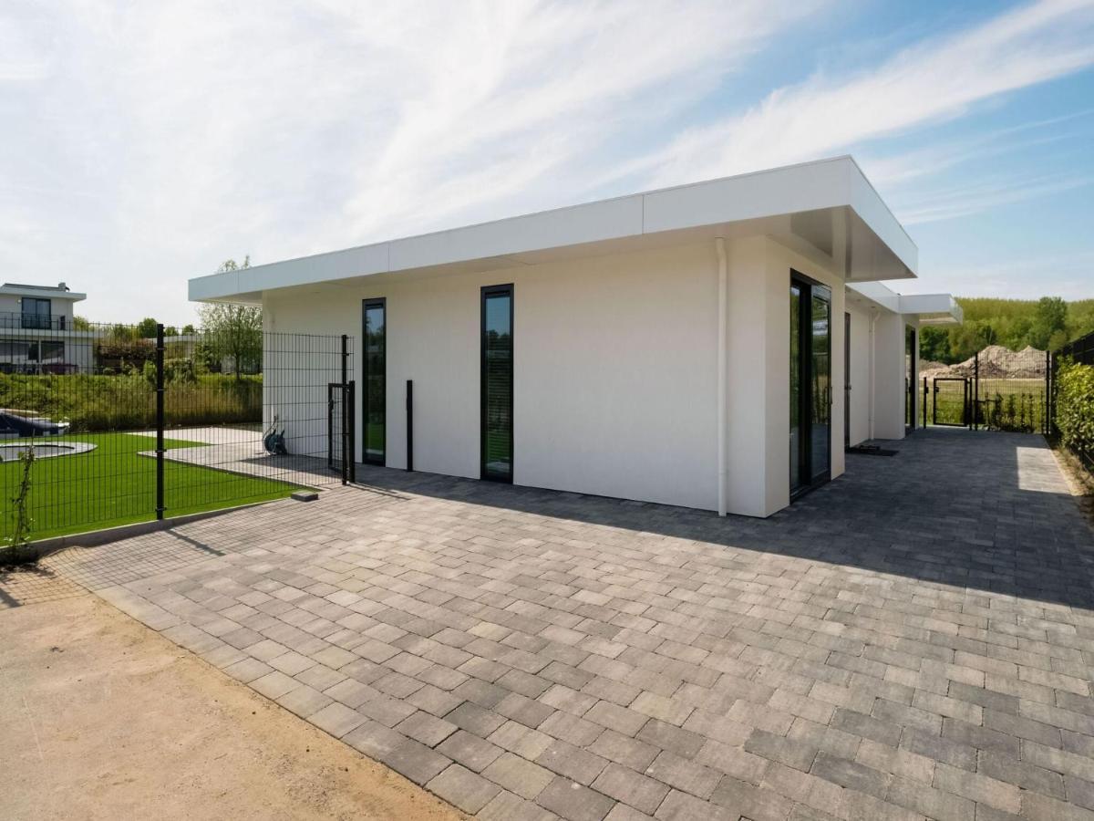 Swanky Villa In Zeewolde With Garden Ngoại thất bức ảnh