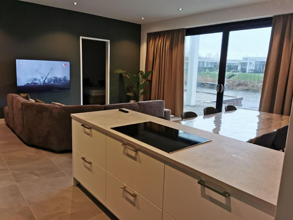 Swanky Villa In Zeewolde With Garden Ngoại thất bức ảnh